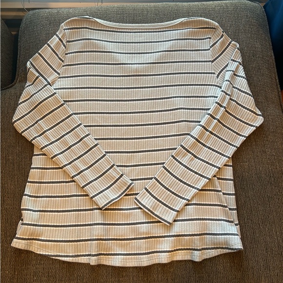 AE Plush V-Neck Sweater - Picture 4 of 4